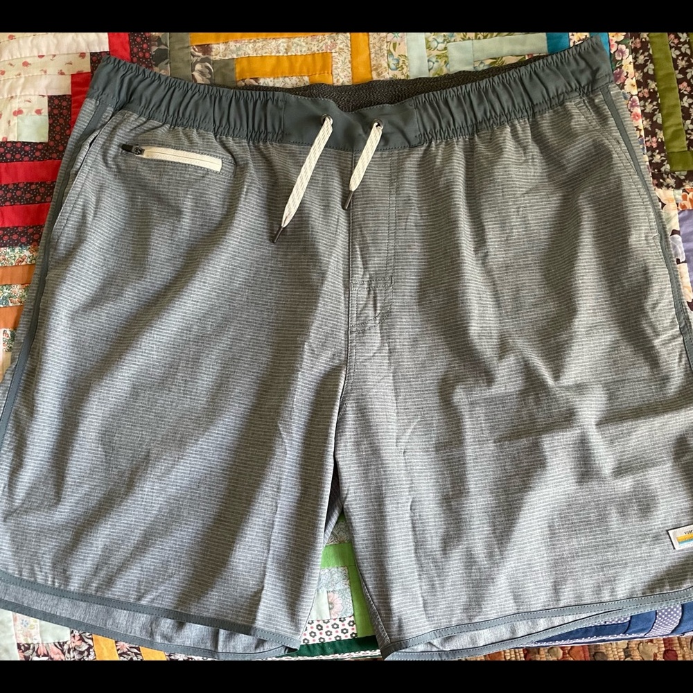 Selling men’s Vuori Banks Shorts size XXL